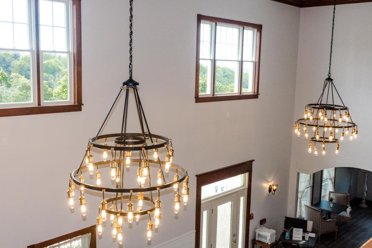 Hillside Villa Ohio ミラーズバーグ エクステリア 写真