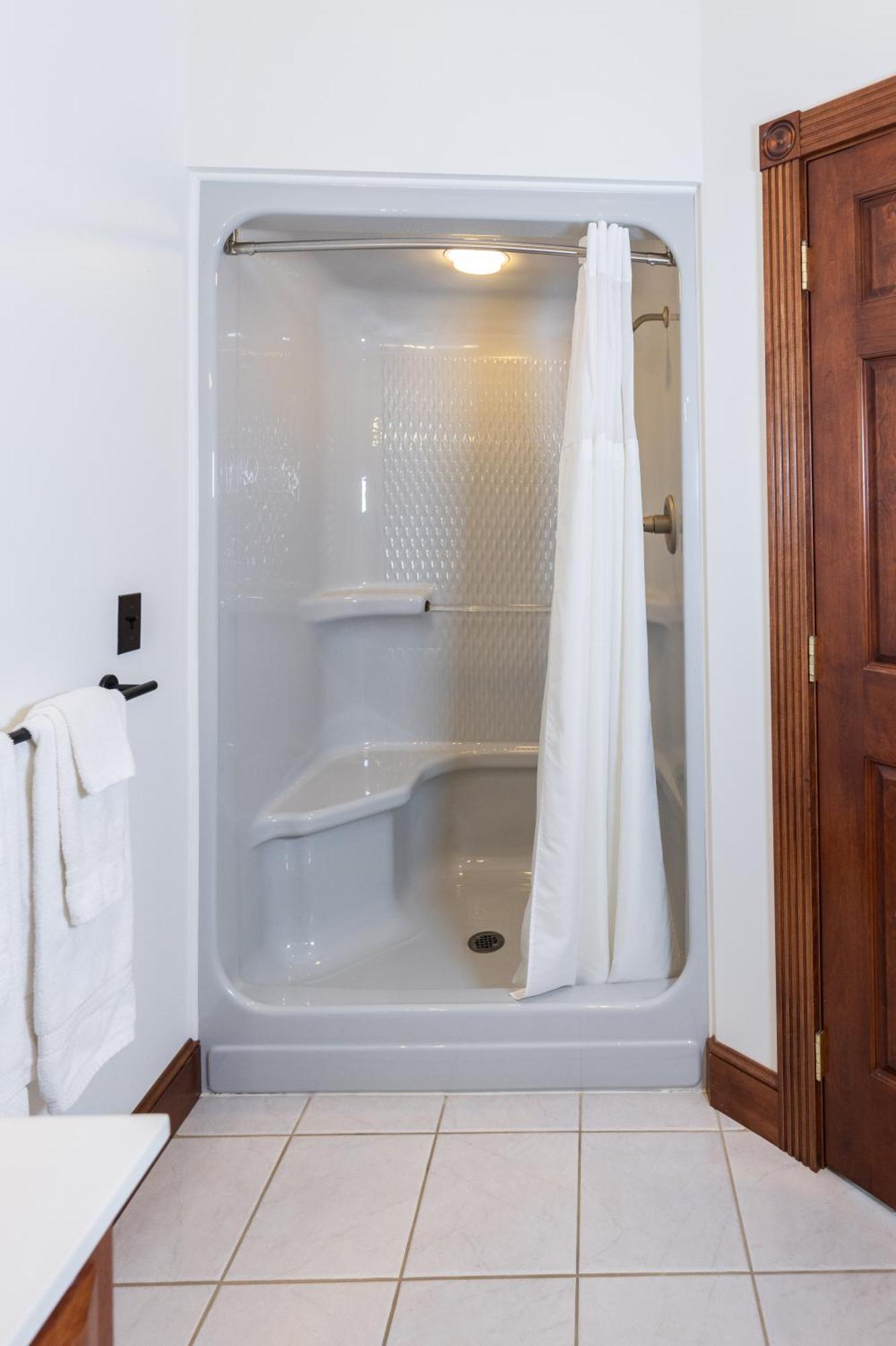 Hillside Villa Ohio ミラーズバーグ エクステリア 写真