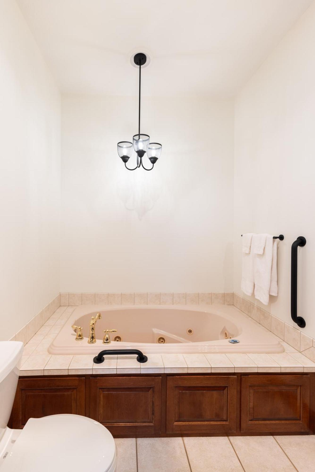 Hillside Villa Ohio ミラーズバーグ エクステリア 写真