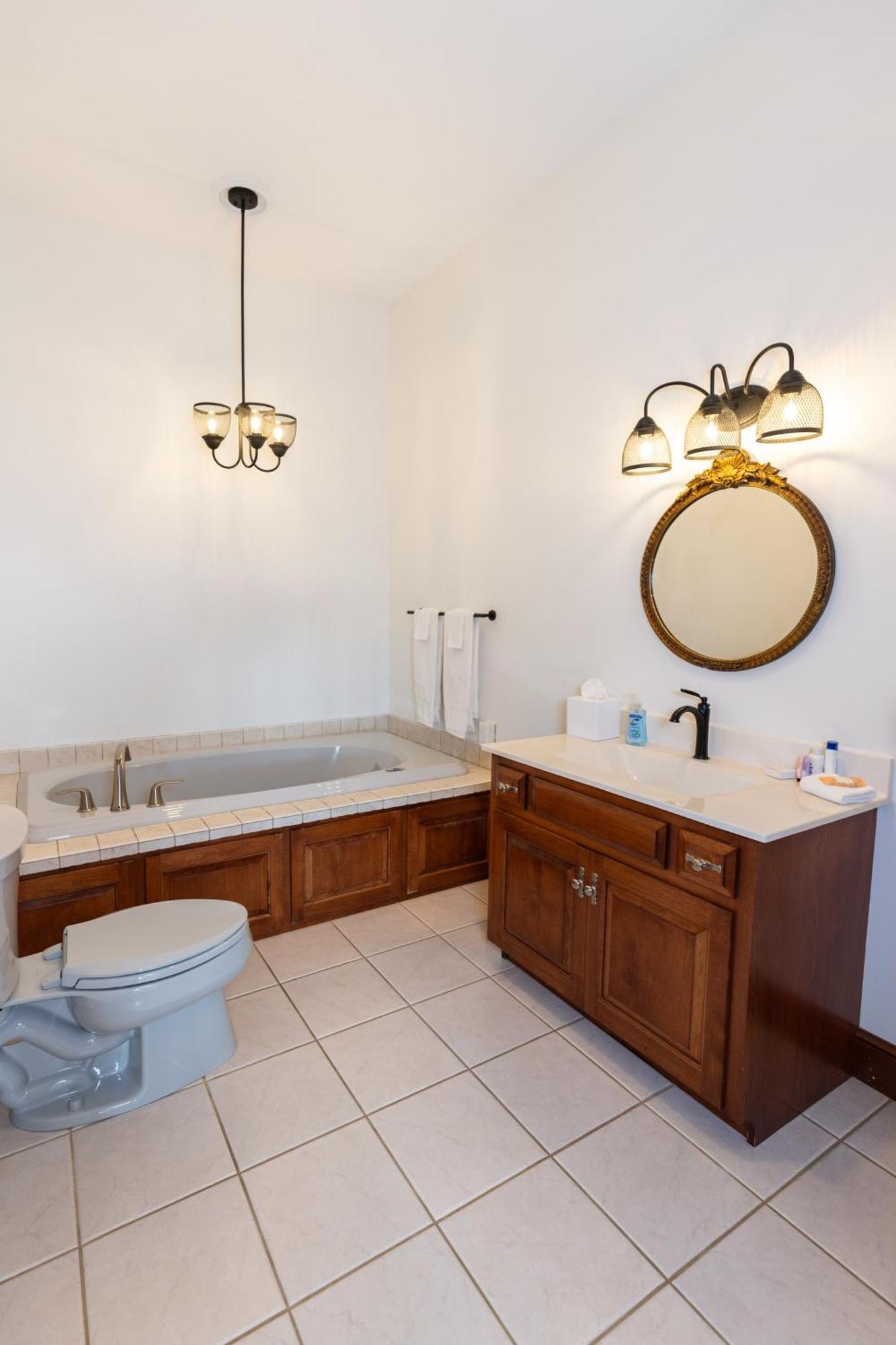 Hillside Villa Ohio ミラーズバーグ エクステリア 写真