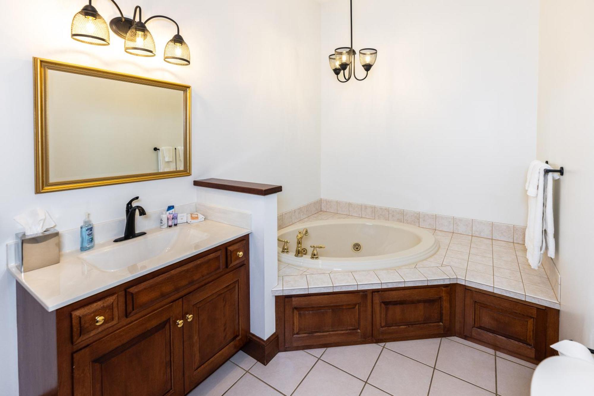 Hillside Villa Ohio ミラーズバーグ エクステリア 写真