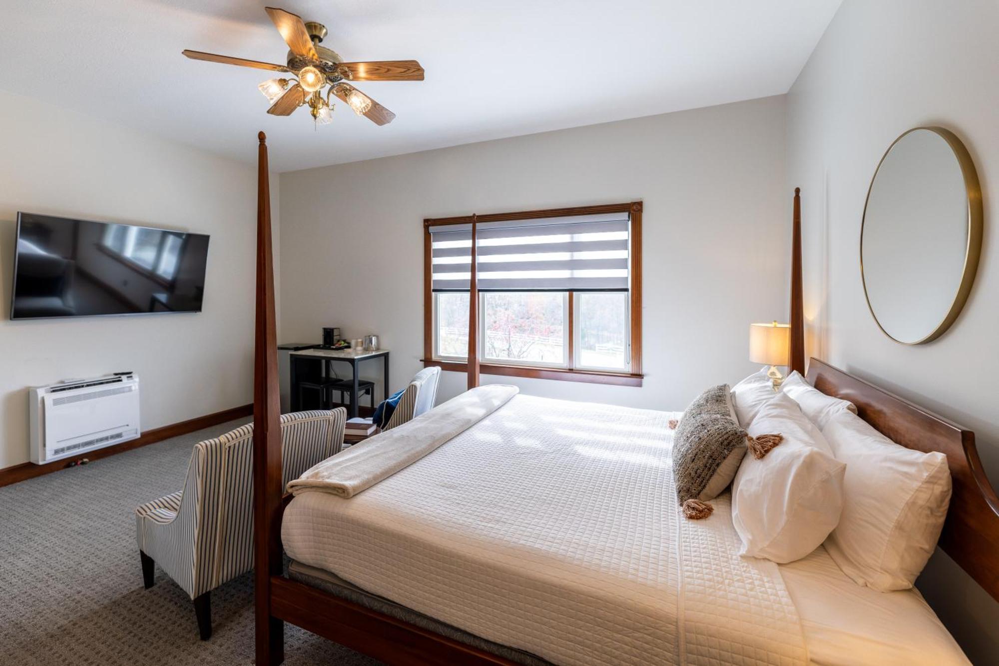 Hillside Villa Ohio ミラーズバーグ エクステリア 写真