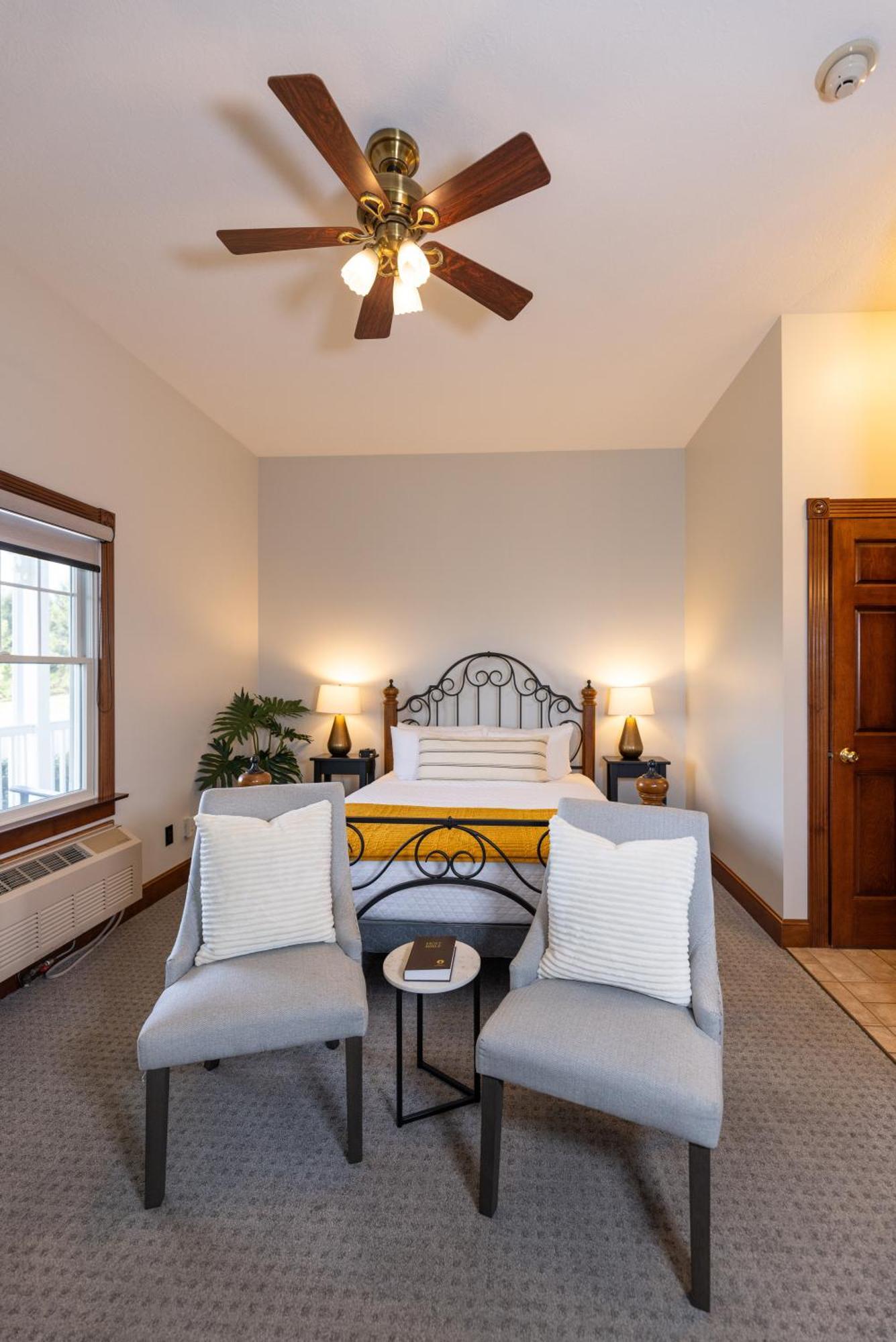 Hillside Villa Ohio ミラーズバーグ エクステリア 写真