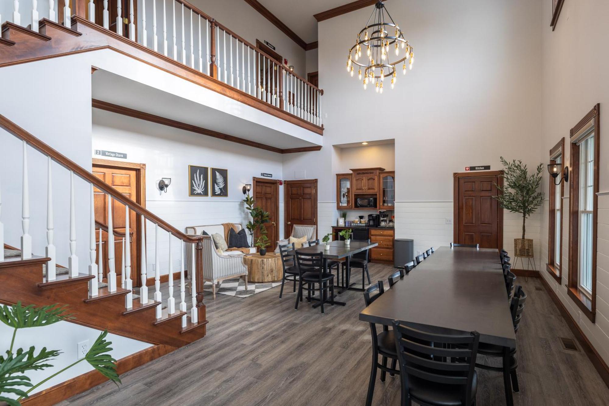 Hillside Villa Ohio ミラーズバーグ エクステリア 写真