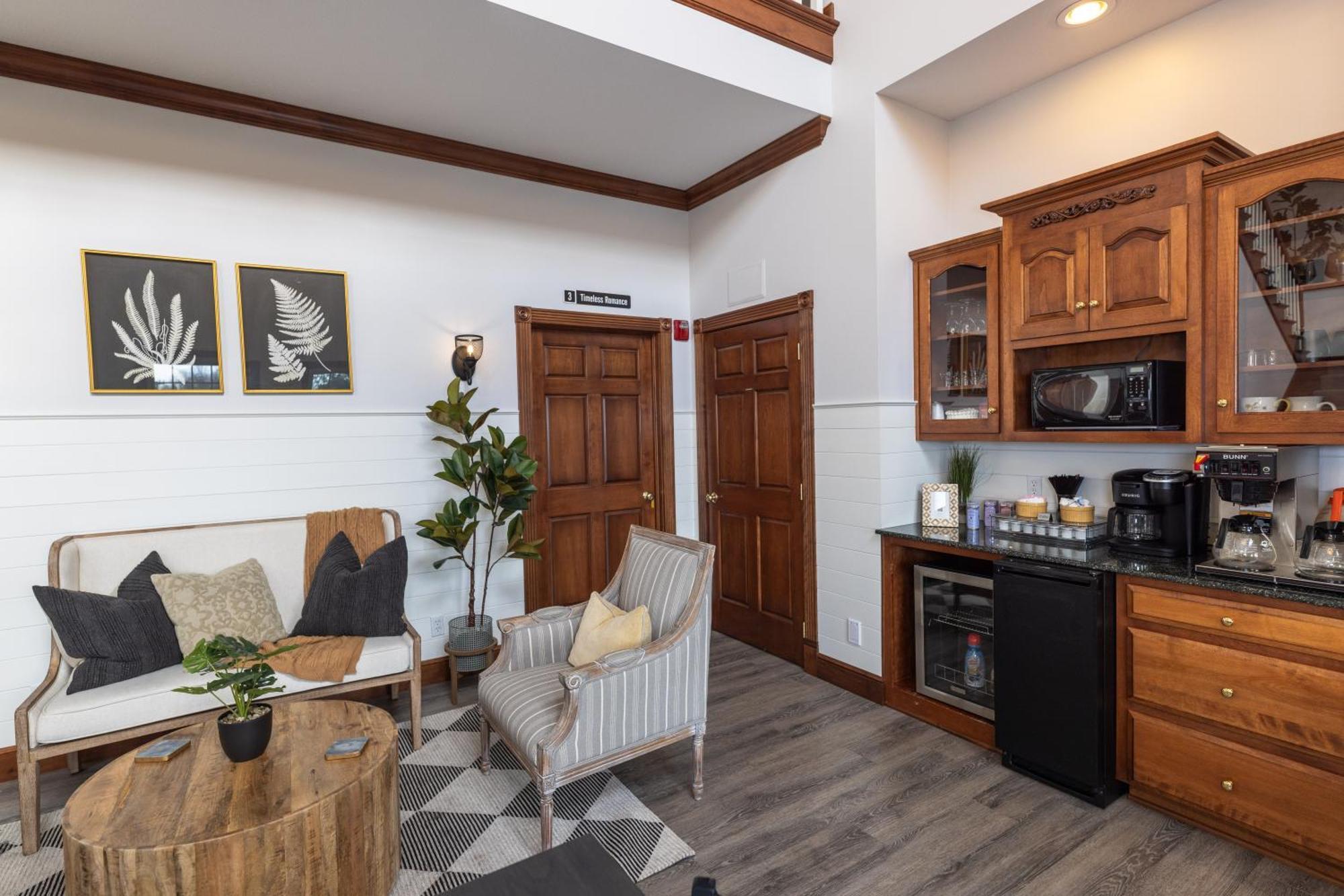 Hillside Villa Ohio ミラーズバーグ エクステリア 写真