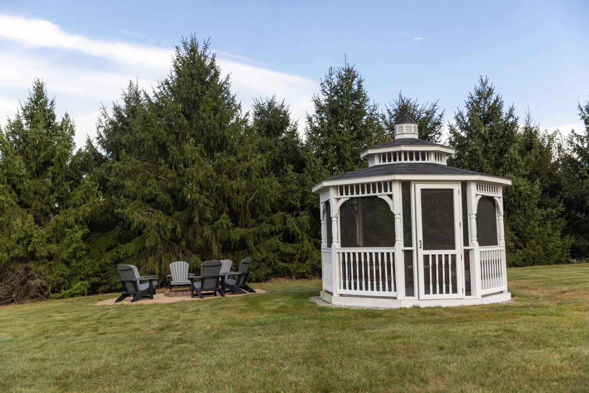 Hillside Villa Ohio ミラーズバーグ エクステリア 写真